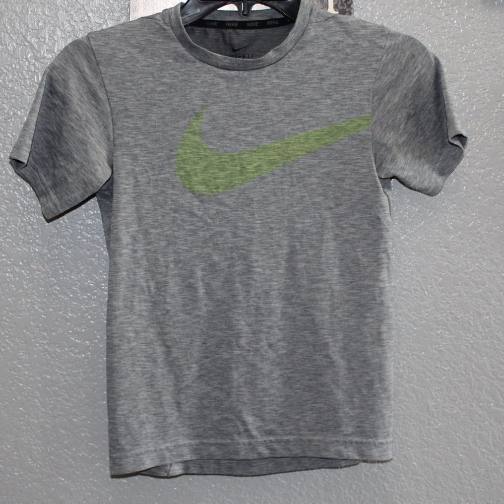 Nike shirt size Small